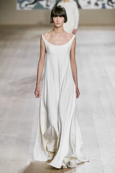 Look 25
